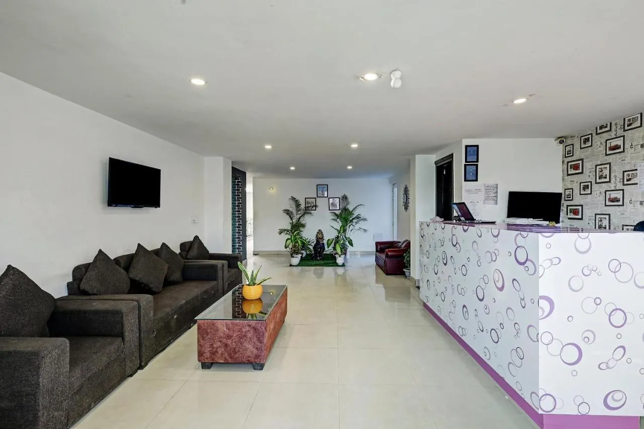 Super Townhouse Tipsyy Near Bestech Central Square Mall 구르가온 4*,