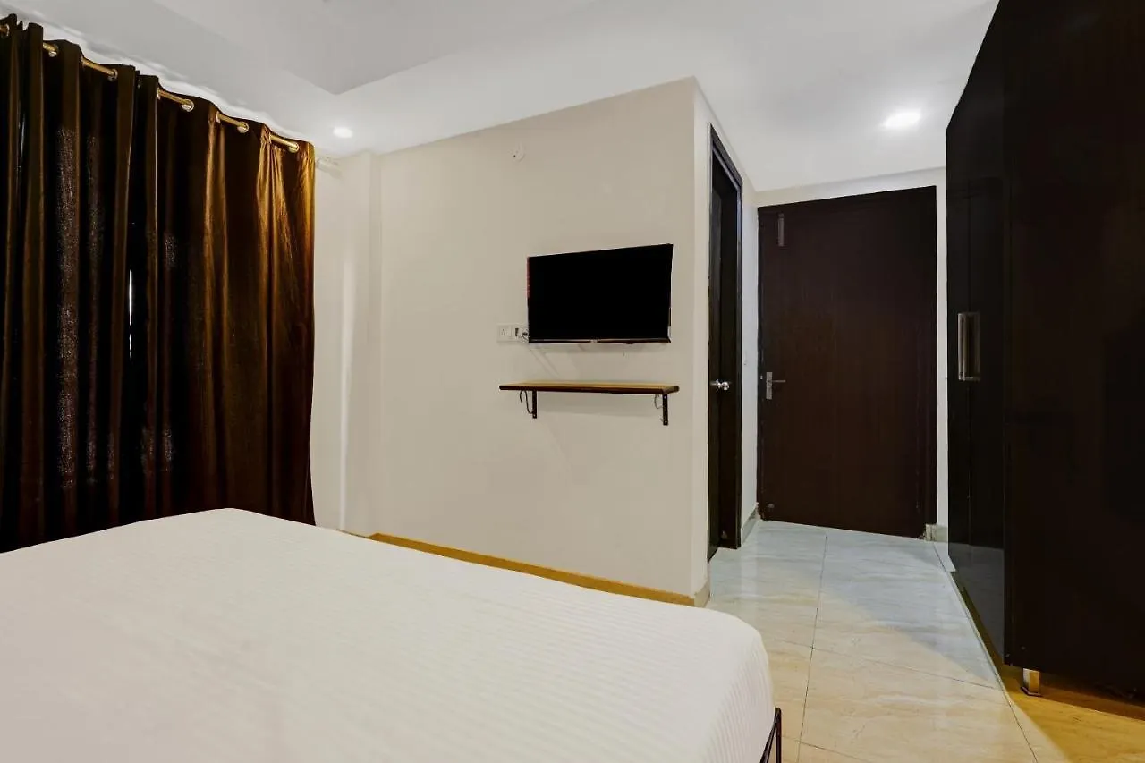 Super Townhouse Tipsyy Near Bestech Central Square Mall 구르가온 호텔