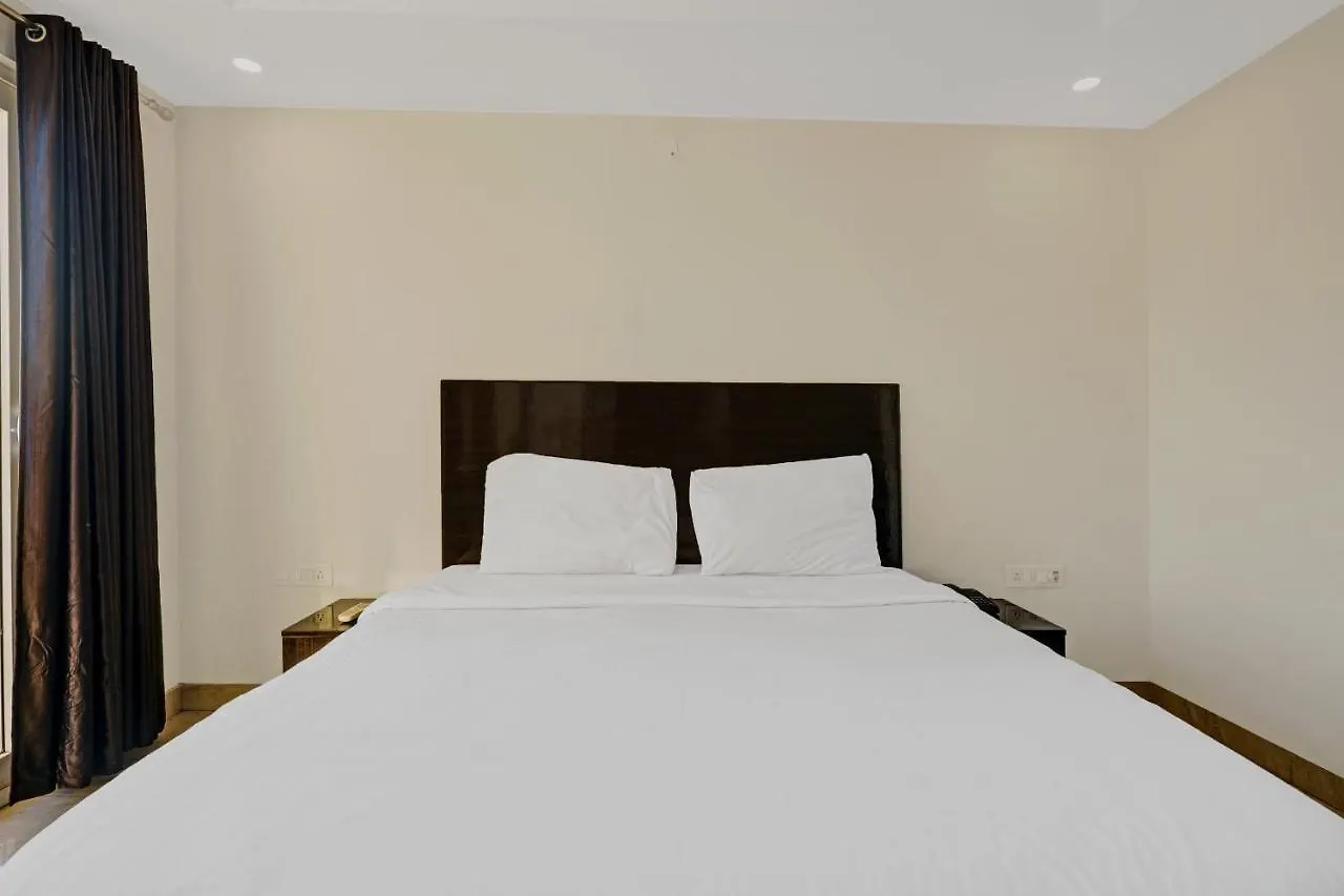 Super Townhouse Tipsyy Near Bestech Central Square Mall 구르가온 4*,  인도