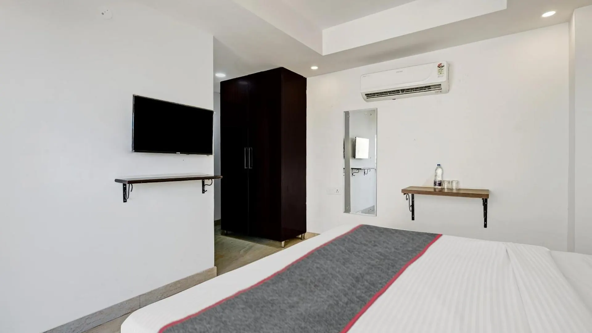 Super Townhouse Tipsyy Near Bestech Central Square Mall 구르가온