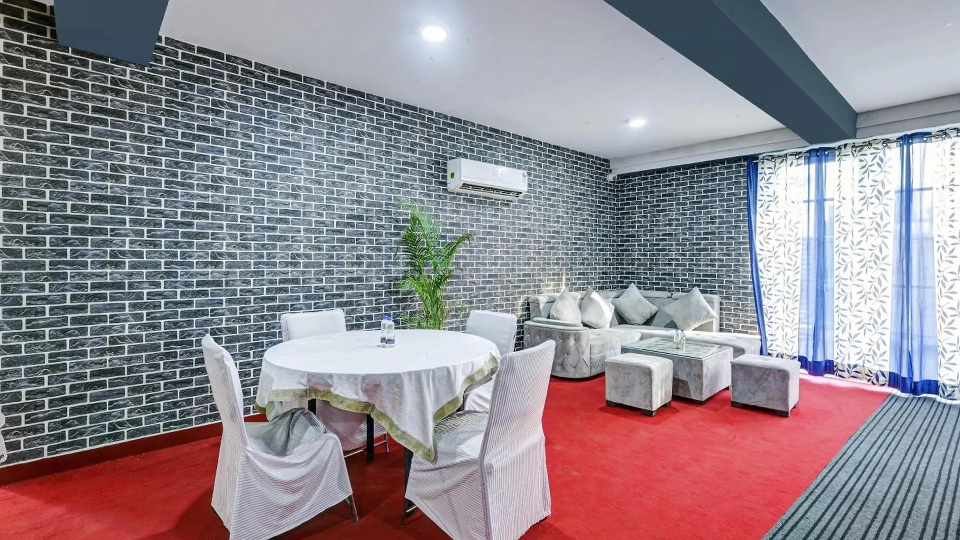 Super Townhouse Tipsyy Near Bestech Central Square Mall 구르가온 호텔