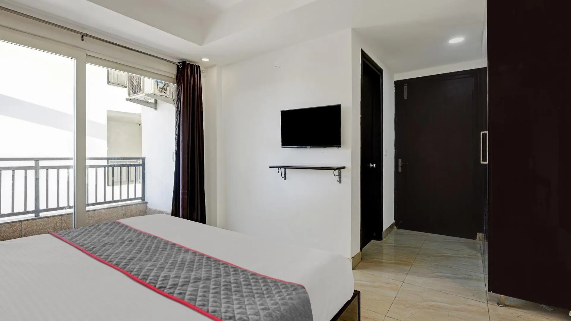 호텔 Super Townhouse Tipsyy Near Bestech Central Square Mall 구르가온