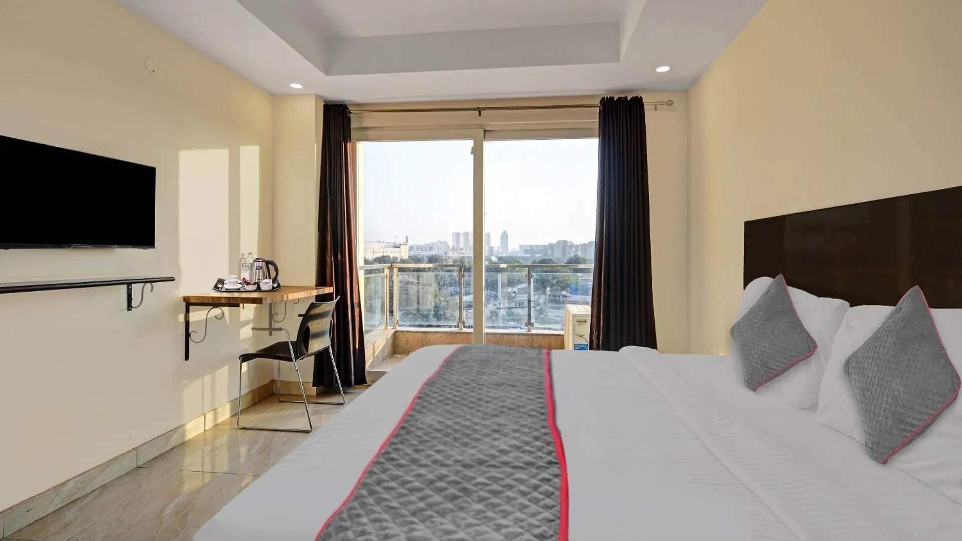 Super Townhouse Tipsyy Near Bestech Central Square Mall 구르가온 인도