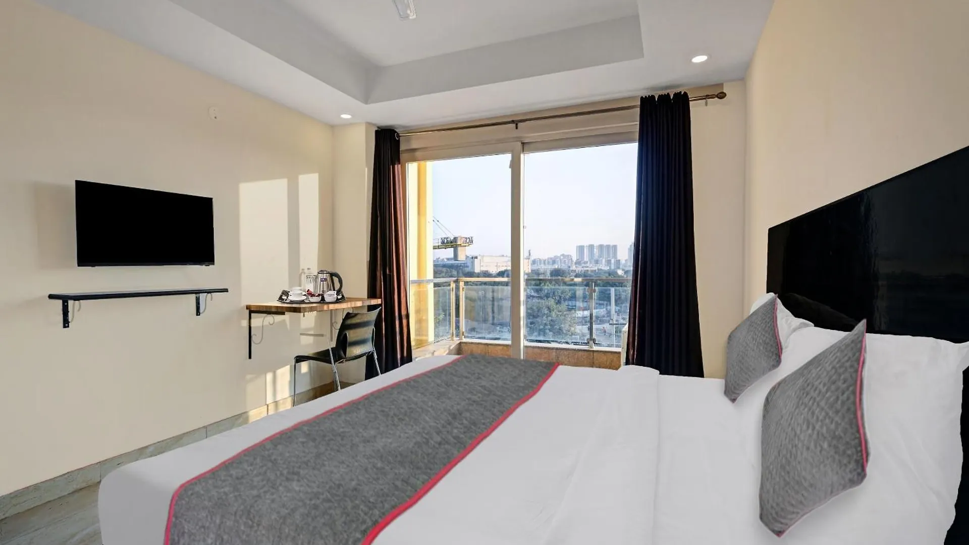 호텔 Super Townhouse Tipsyy Near Bestech Central Square Mall 구르가온