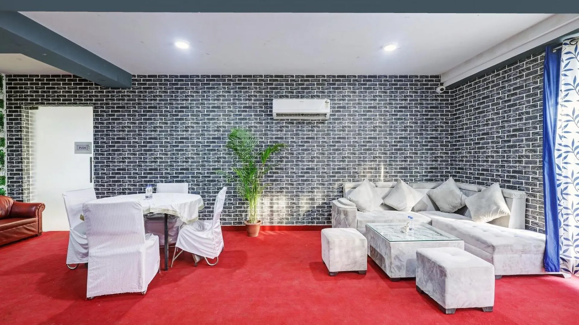Super Townhouse Tipsyy Near Bestech Central Square Mall 구르가온 4*,