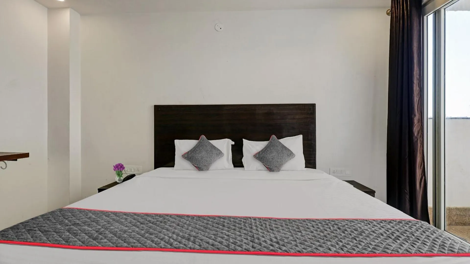 Super Townhouse Tipsyy Near Bestech Central Square Mall Gurgaon