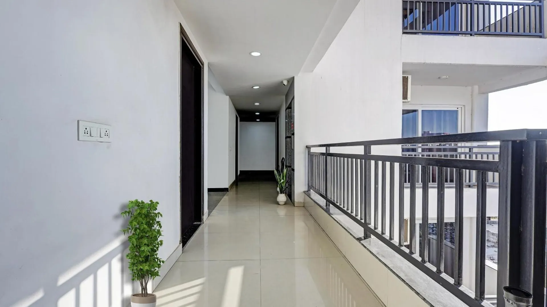 Super Townhouse Tipsyy Near Bestech Central Square Mall Gurgaon