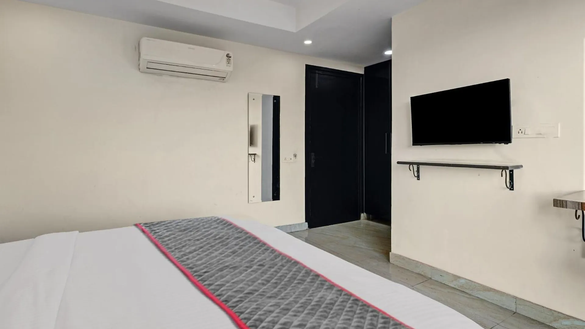 ****  Hotel Capital O 79081 Tipsyy 007 Gurgaon India