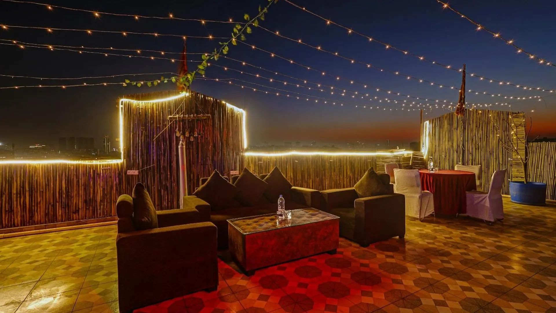 Hotel Capital O 79081 Tipsyy 007 Gurgaon 4*,  India