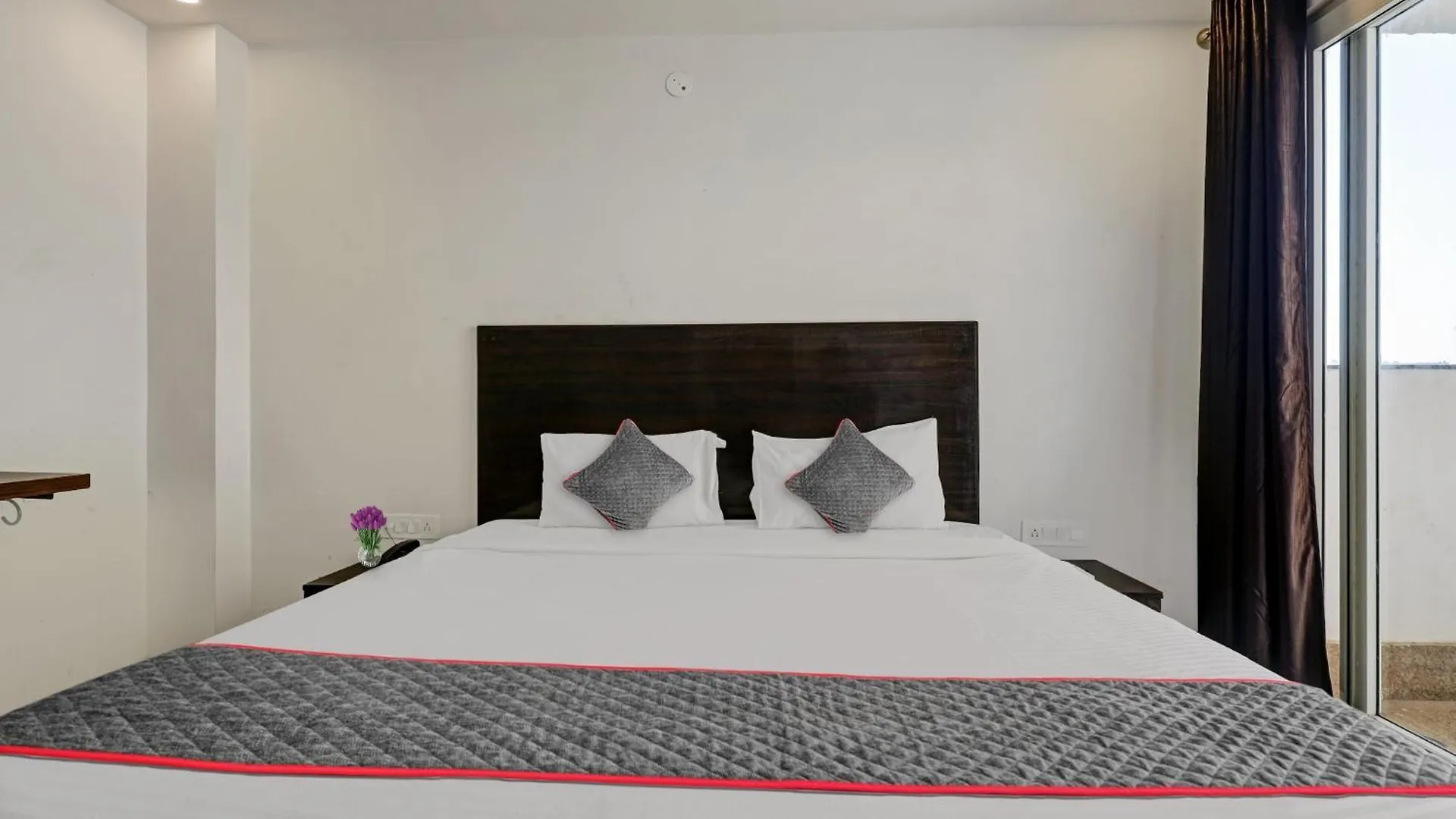 Hotel Capital O 79081 Tipsyy 007 Gurgaon